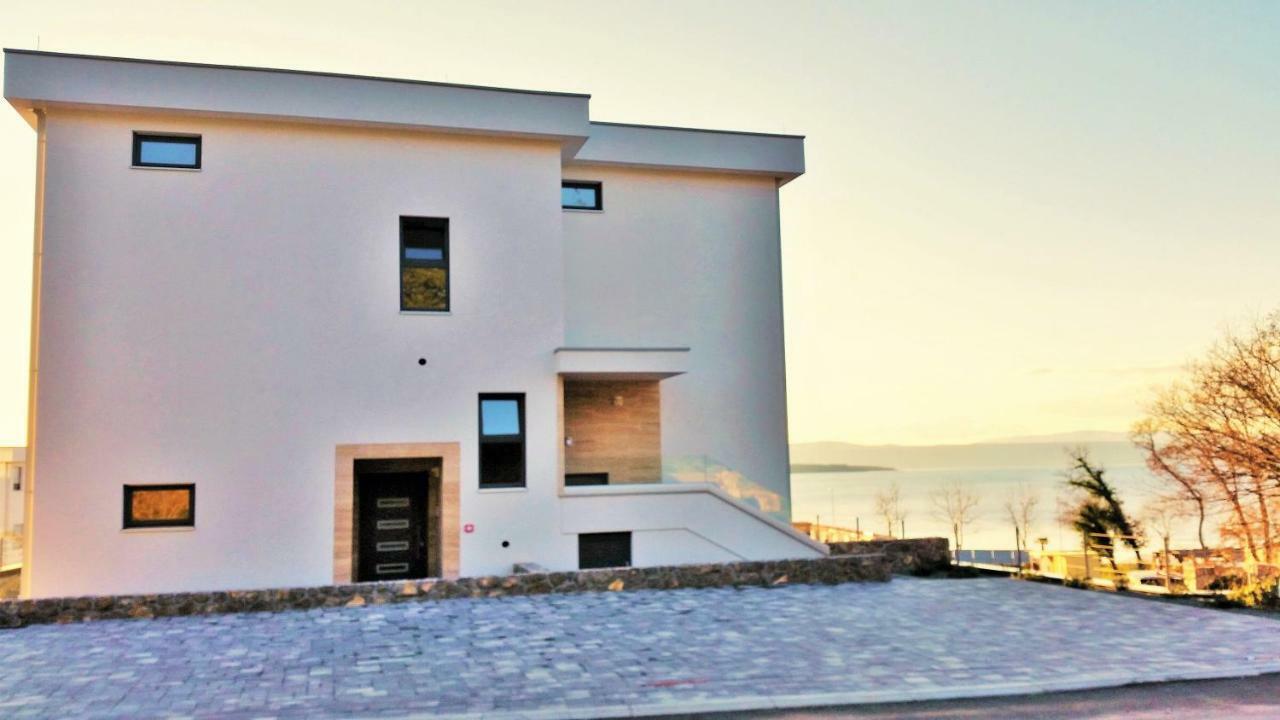 Apartment Villa Vala Malinska Bagian luar foto