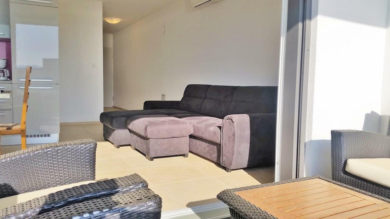 Apartment Villa Vala Malinska Bagian luar foto